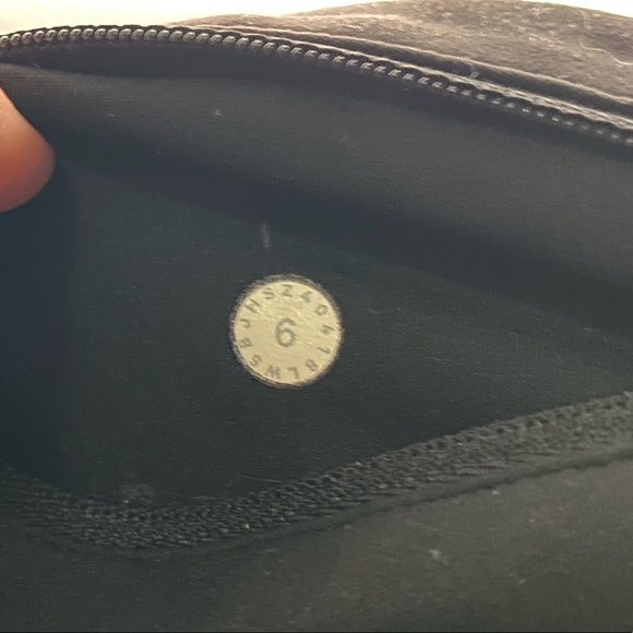 *FLAWED* Lululemon Speed Up Tight *Full-On Luxtreme 28" - Picture 6 of 8